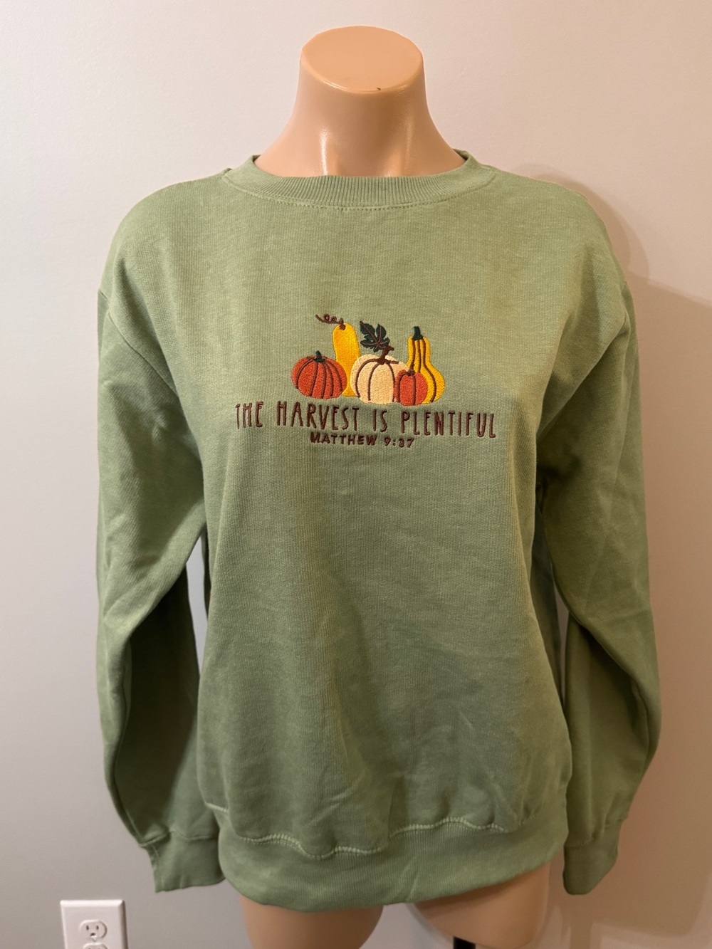Love in Faith The Harvest is Plentiful Crewneck Sweatshirt Small Green Fall